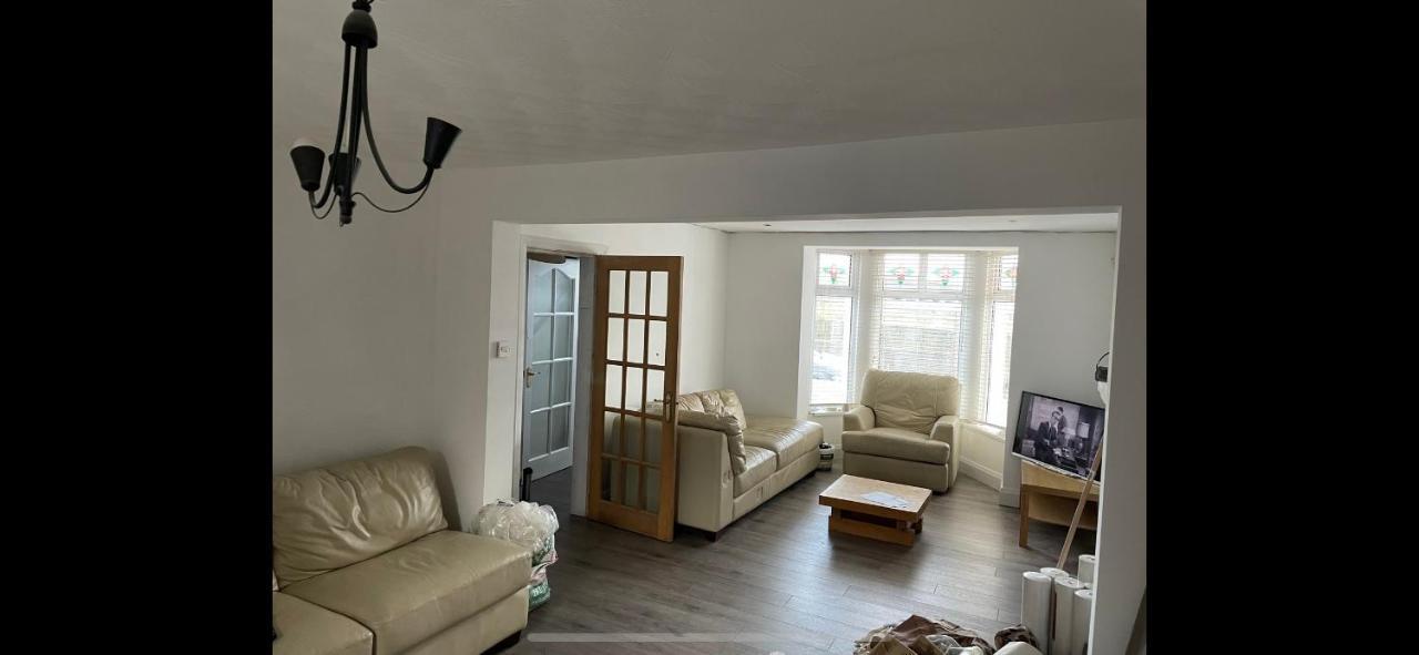 Enfield Street House Behind Portstewart Promenade With Partial Sea View From Front 3 Bed Sleeps 7 Villa Kültér fotó