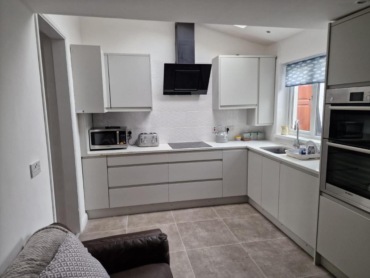Enfield Street House Behind Portstewart Promenade With Partial Sea View From Front 3 Bed Sleeps 7 Villa Kültér fotó